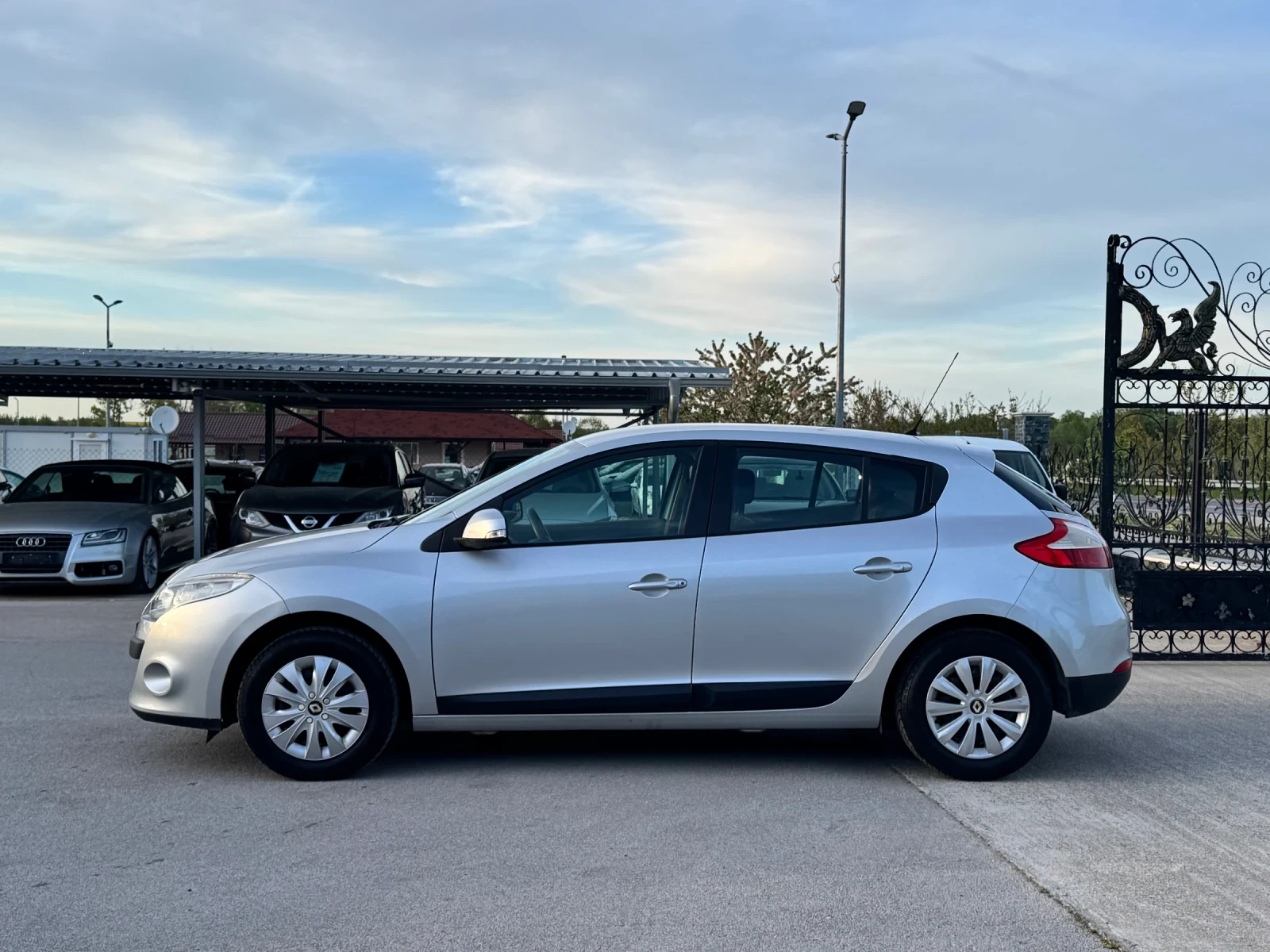 Renault Megane 1.6i , снимка 2 - Автомобили и джипове - 54335744