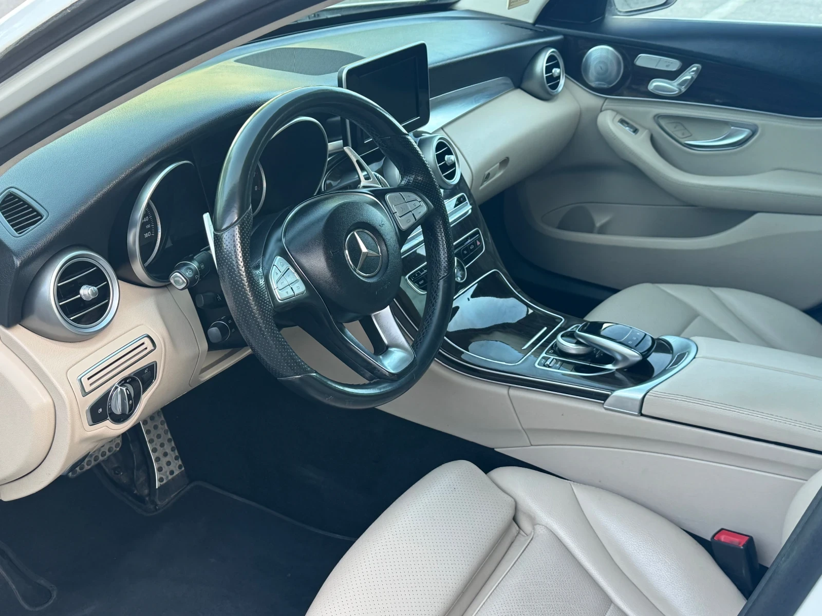 Mercedes-Benz C 300 4MATIC, снимка 11 - Автомобили и джипове - 54722559