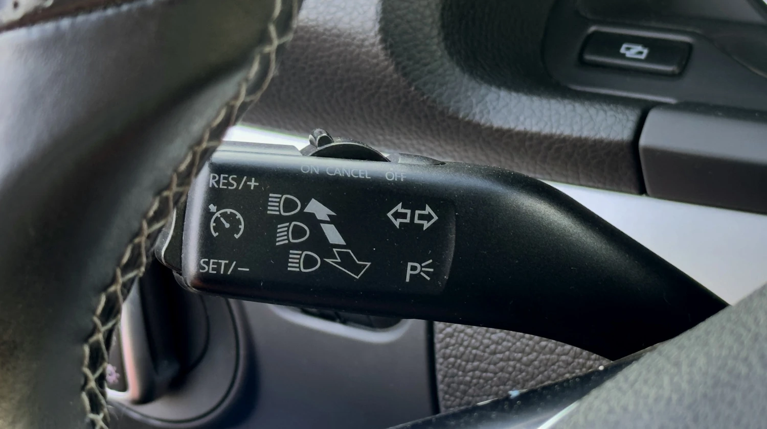 VW Scirocco 2.0TDi Autom.Navi Подгрев Xenon, снимка 10 - Автомобили и джипове - 54852670