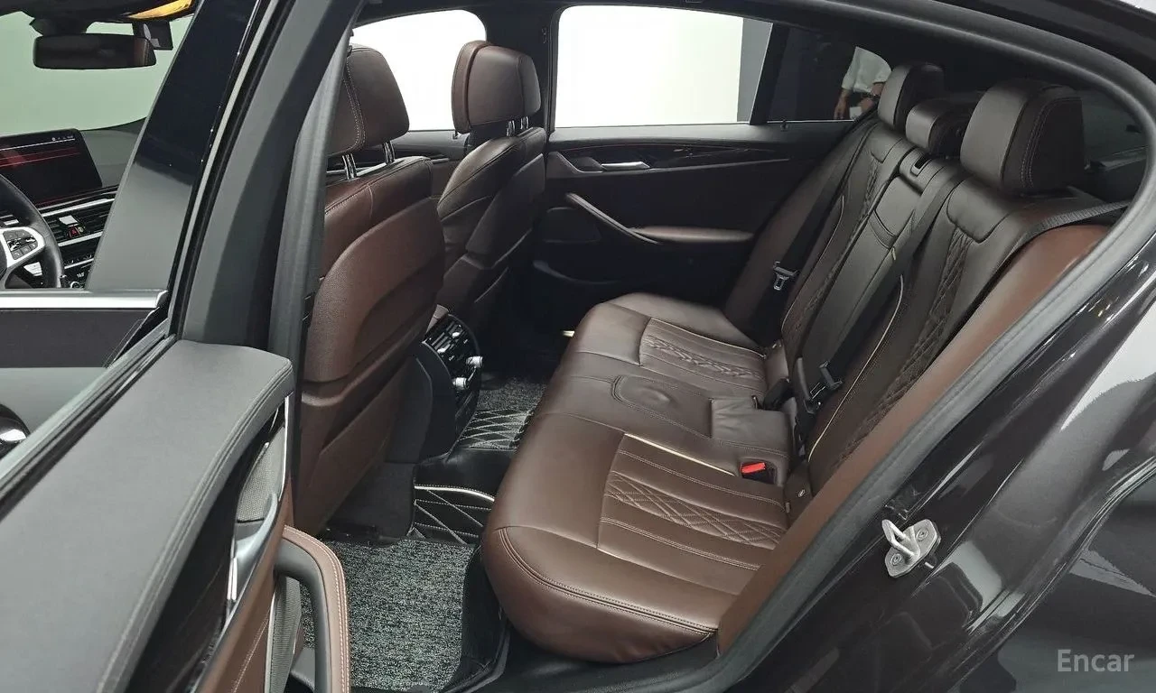 BMW 530 M* SPORT* ОБДУХВАНЕ* ХЕДЪП* МЪРТВ* ТОЧКА* КАМЕРА* , снимка 9 - Автомобили и джипове - 55121270
