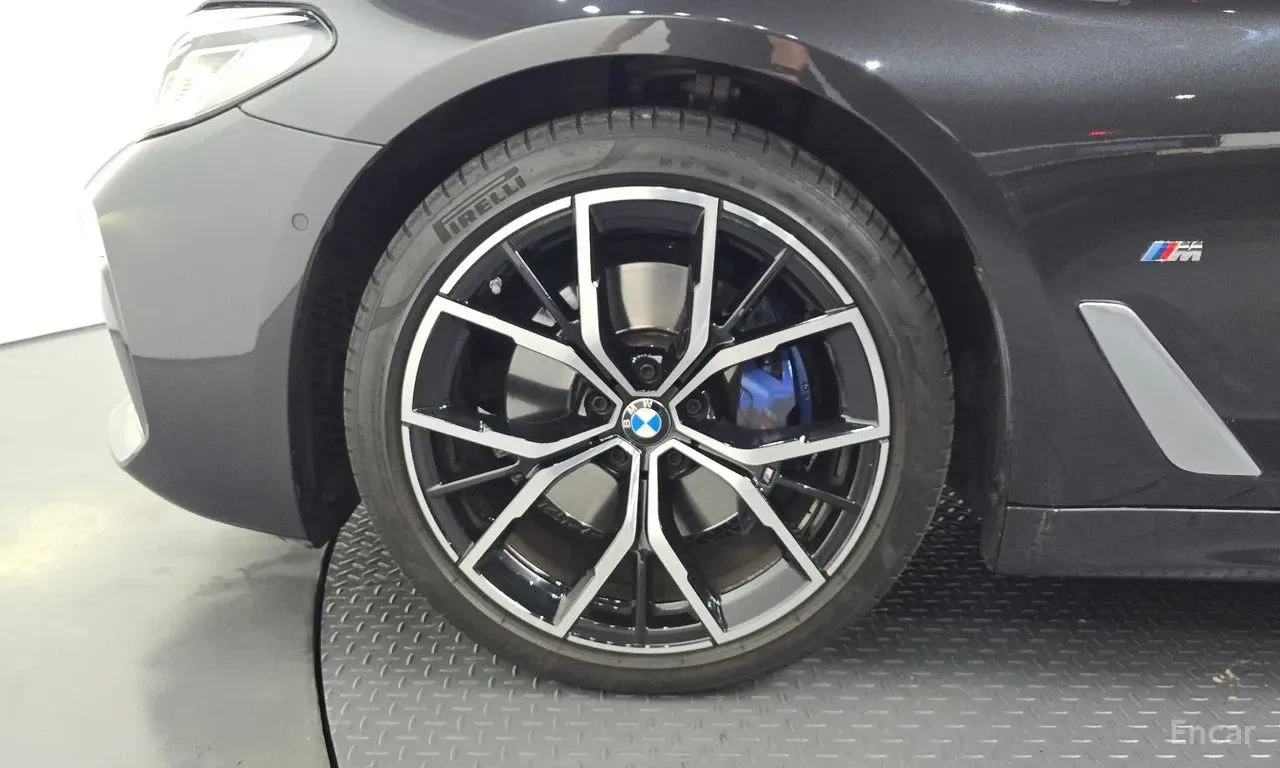 BMW 530 M* SPORT* ОБДУХВАНЕ* ХЕДЪП* МЪРТВ* ТОЧКА* КАМЕРА* , снимка 14 - Автомобили и джипове - 55121270
