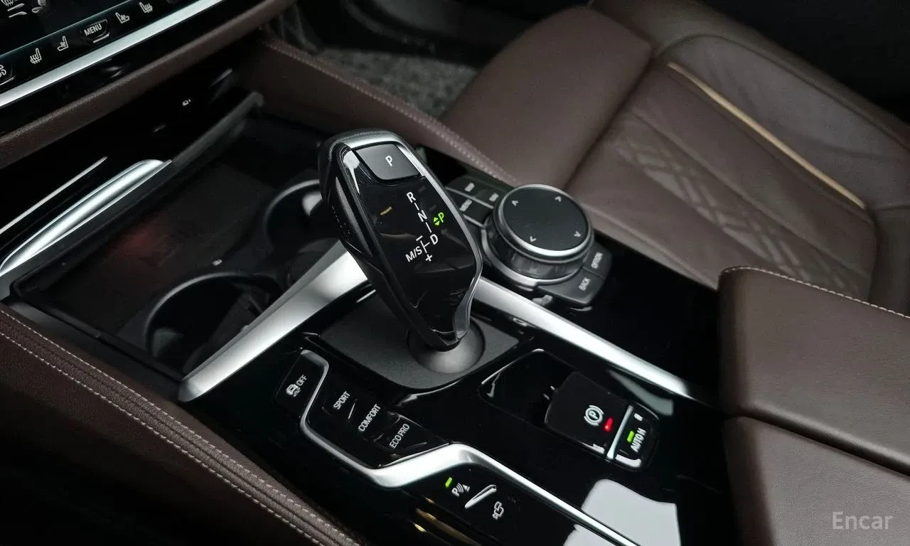 BMW 530 M* SPORT* ОБДУХВАНЕ* ХЕДЪП* МЪРТВ* ТОЧКА* КАМЕРА* , снимка 5 - Автомобили и джипове - 55121270