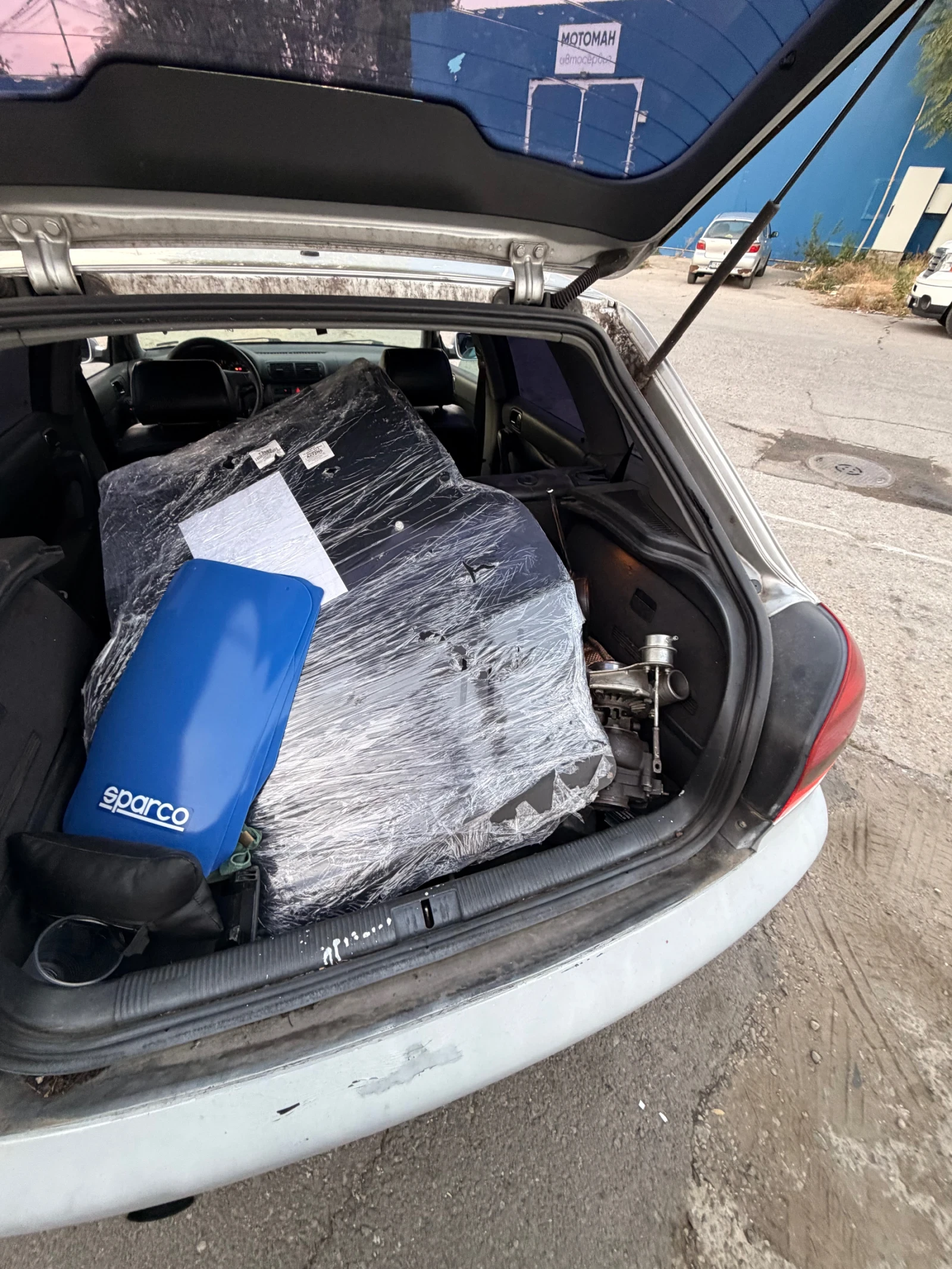 Audi A3 1.8T Quattro 6MT, снимка 7 - Автомобили и джипове - 56551463