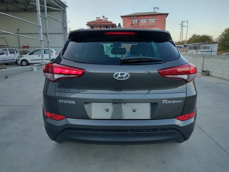 Hyundai Tucson 1.7 CRDI* Нави* Камера* Keyless* Подгрев* , снимка 4 - Автомобили и джипове - 47636324