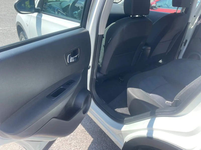 Nissan Qashqai 1.6 BENZIN , 117 коня, FACELIFT, снимка 12 - Автомобили и джипове - 51392296