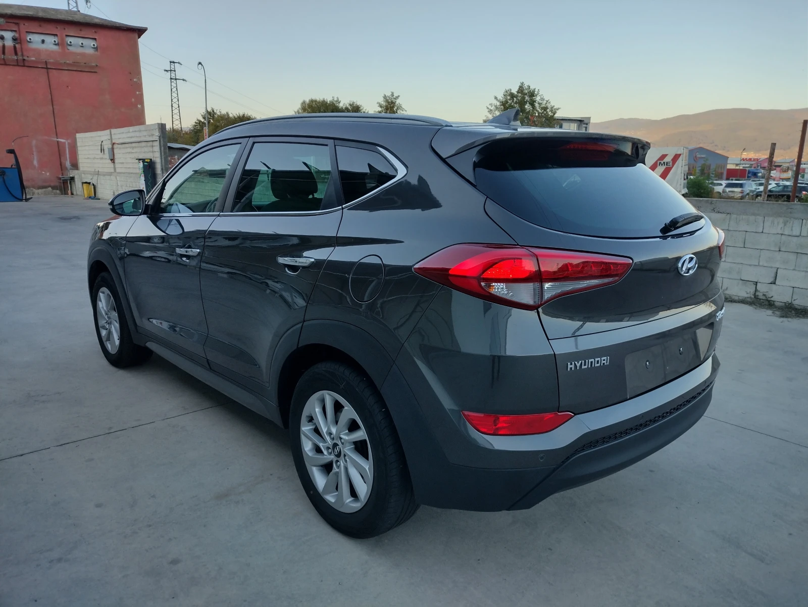 Hyundai Tucson 1.7 CRDI* Нави* Камера* Keyless* Подгрев*  - изображение 3