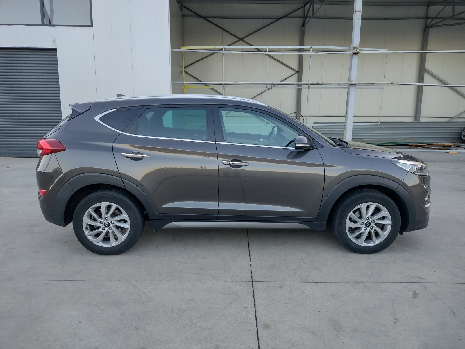 Hyundai Tucson 1.7 CRDI* Нави* Камера* Keyless* Подгрев*  - изображение 6