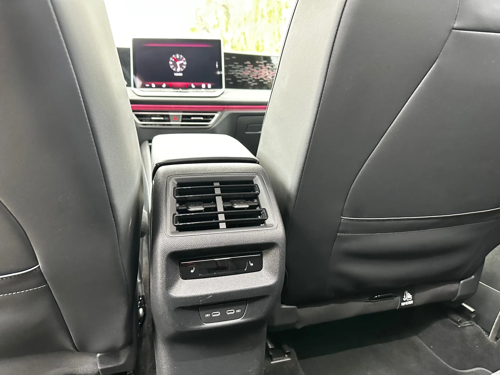 VW Tiguan 2.0TDI ELEGANCE - изображение 10