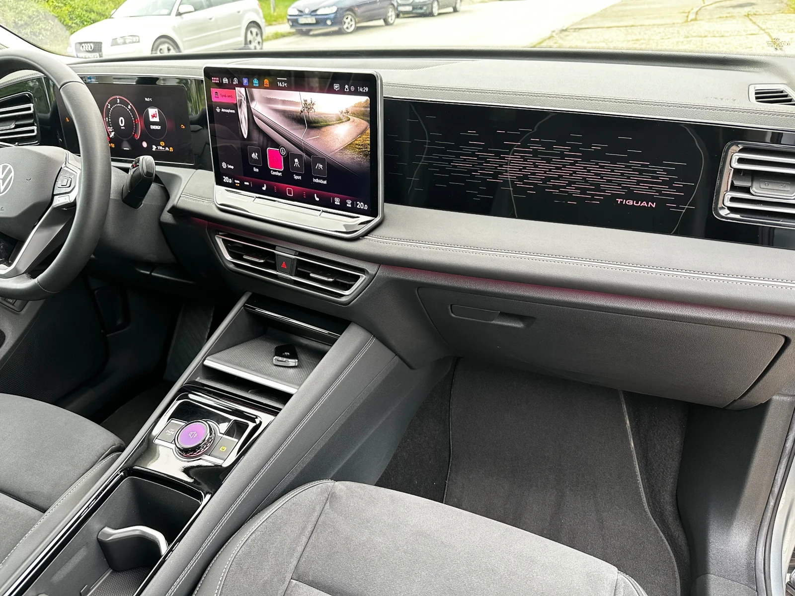VW Tiguan 2.0TDI ELEGANCE - изображение 9