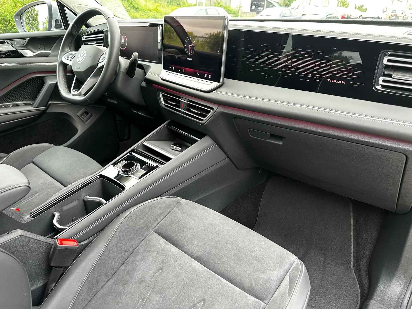 VW Tiguan 2.0TDI ELEGANCE - изображение 8