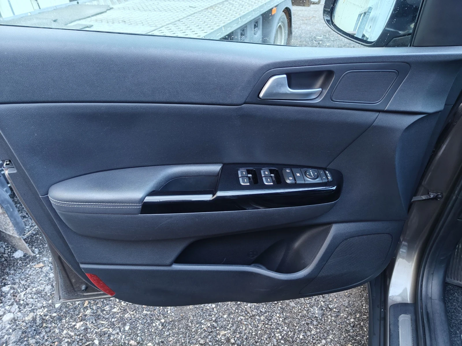 Kia Sportage 2.0 AWD 184hp - изображение 9