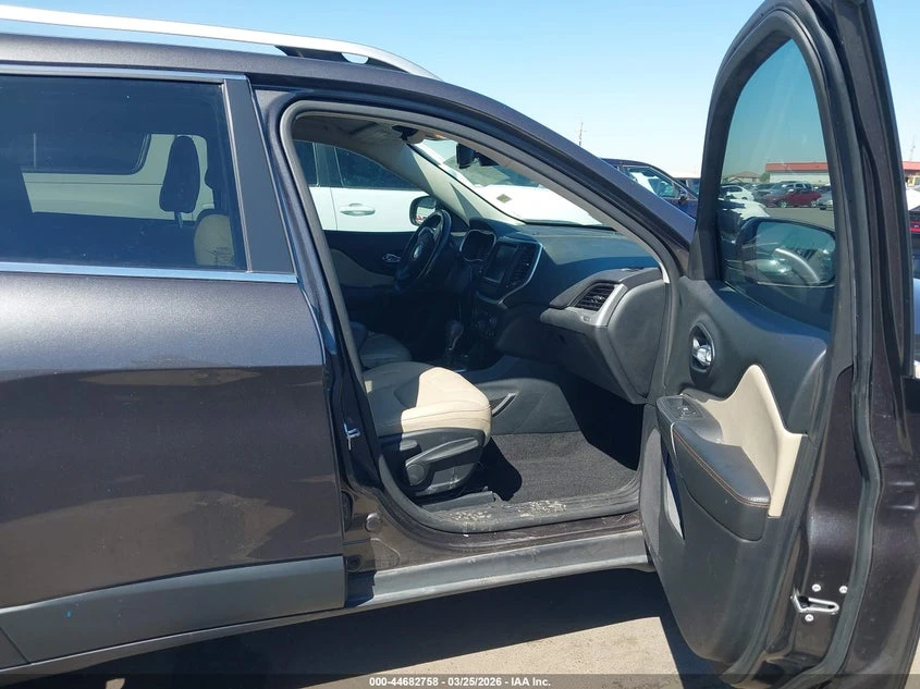 Jeep Cherokee 3.2l Limited, снимка 5 - Автомобили и джипове - 54049315