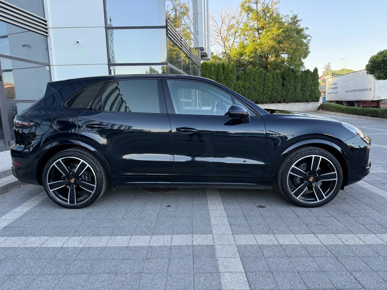 Porsche Cayenne 3.0 V6 E-Hybrid, снимка 4 - Автомобили и джипове - 54205176