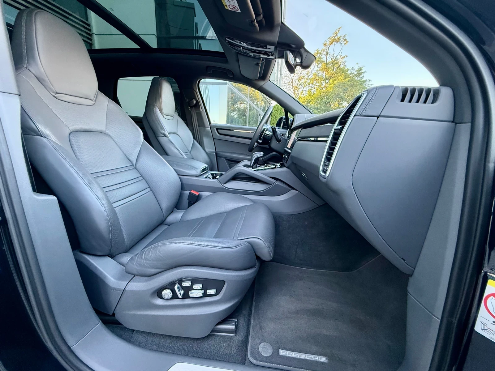 Porsche Cayenne 3.0 V6 E-Hybrid, снимка 14 - Автомобили и джипове - 54205176