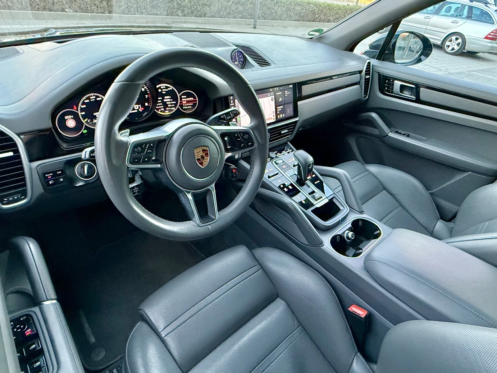 Porsche Cayenne 3.0 V6 E-Hybrid, снимка 11 - Автомобили и джипове - 54205176