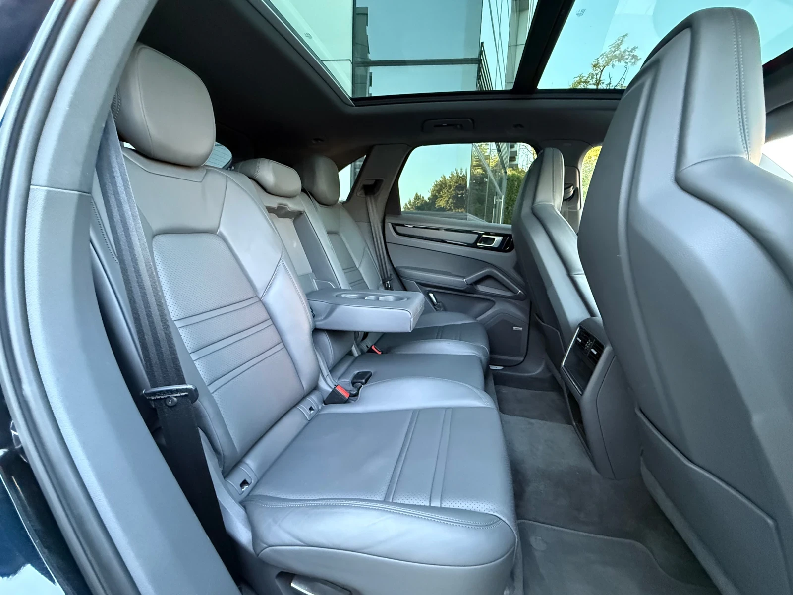 Porsche Cayenne 3.0 V6 E-Hybrid, снимка 15 - Автомобили и джипове - 54205176