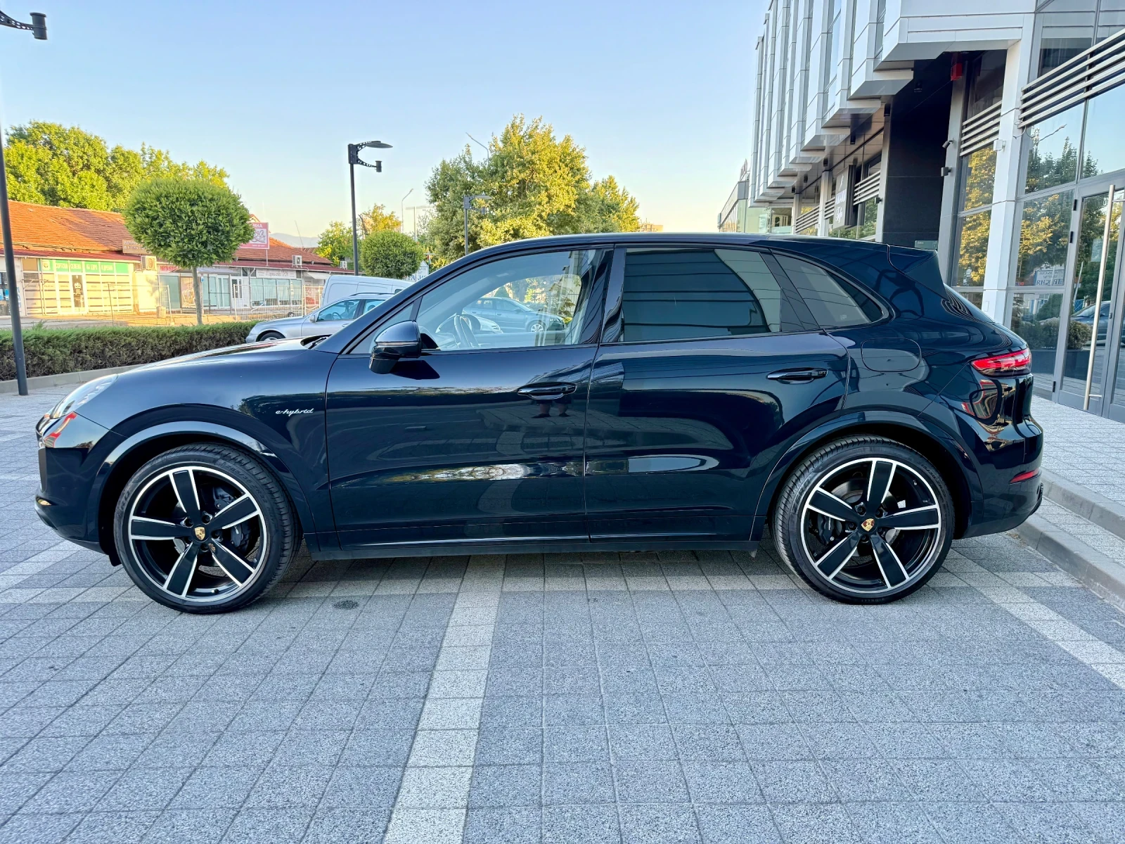 Porsche Cayenne 3.0 V6 E-Hybrid, снимка 8 - Автомобили и джипове - 54205176