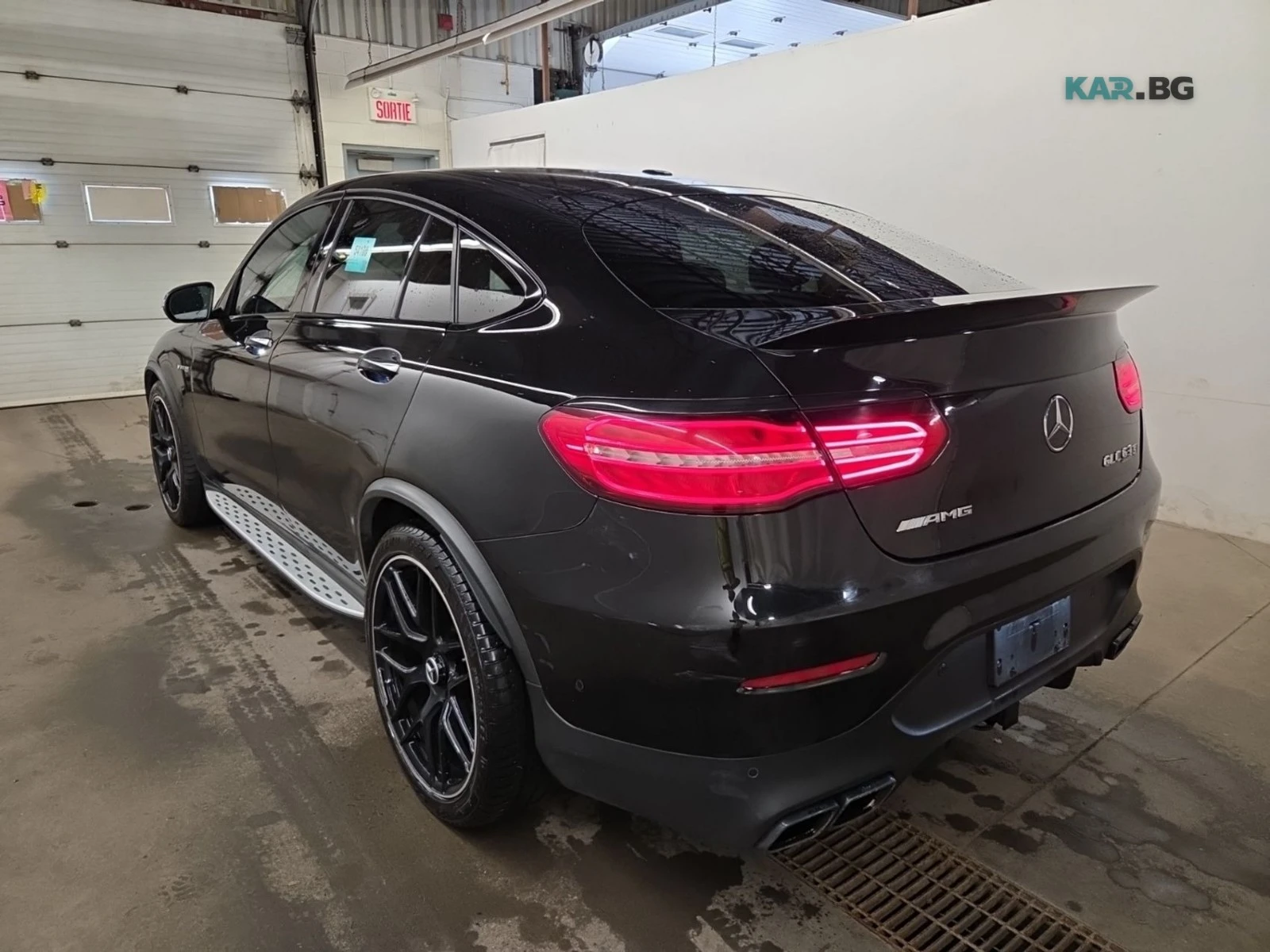 Mercedes-Benz GLC 63 AMG S * Червен Салон * АвтоКредит* (ЦЕНА ДО БГ), снимка 4 - Автомобили и джипове - 54838106