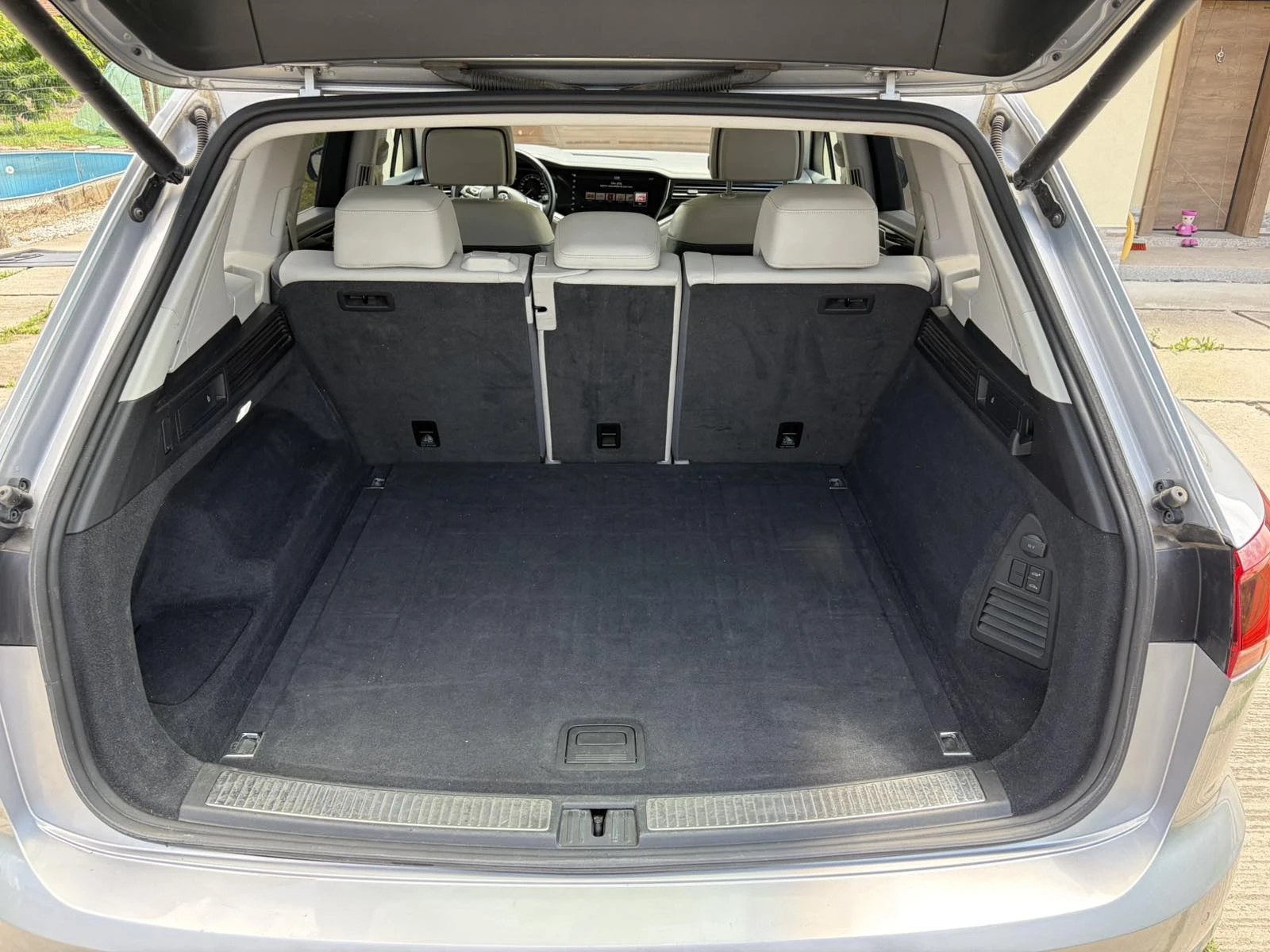 VW Touareg 3.0 TDI V6, снимка 11 - Автомобили и джипове - 55983065