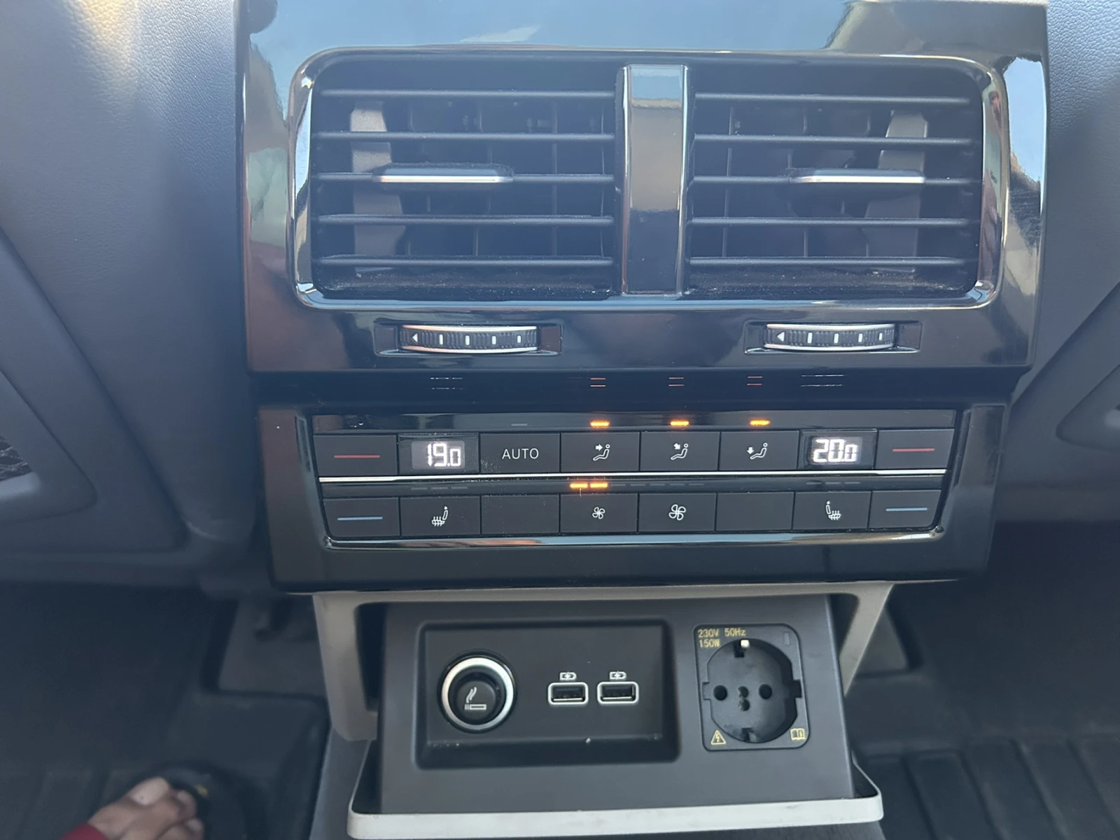 VW Touareg 3.0 TDI V6, снимка 9 - Автомобили и джипове - 55983065