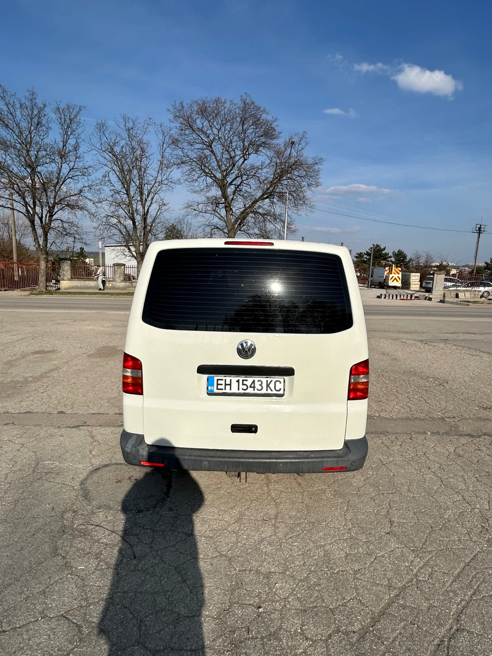 VW Transporter 1.9 TDI 105 к.с Дълга база, снимка 3 - Бусове и автобуси - 53950501