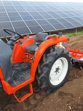 Трактор Kubota, снимка 3