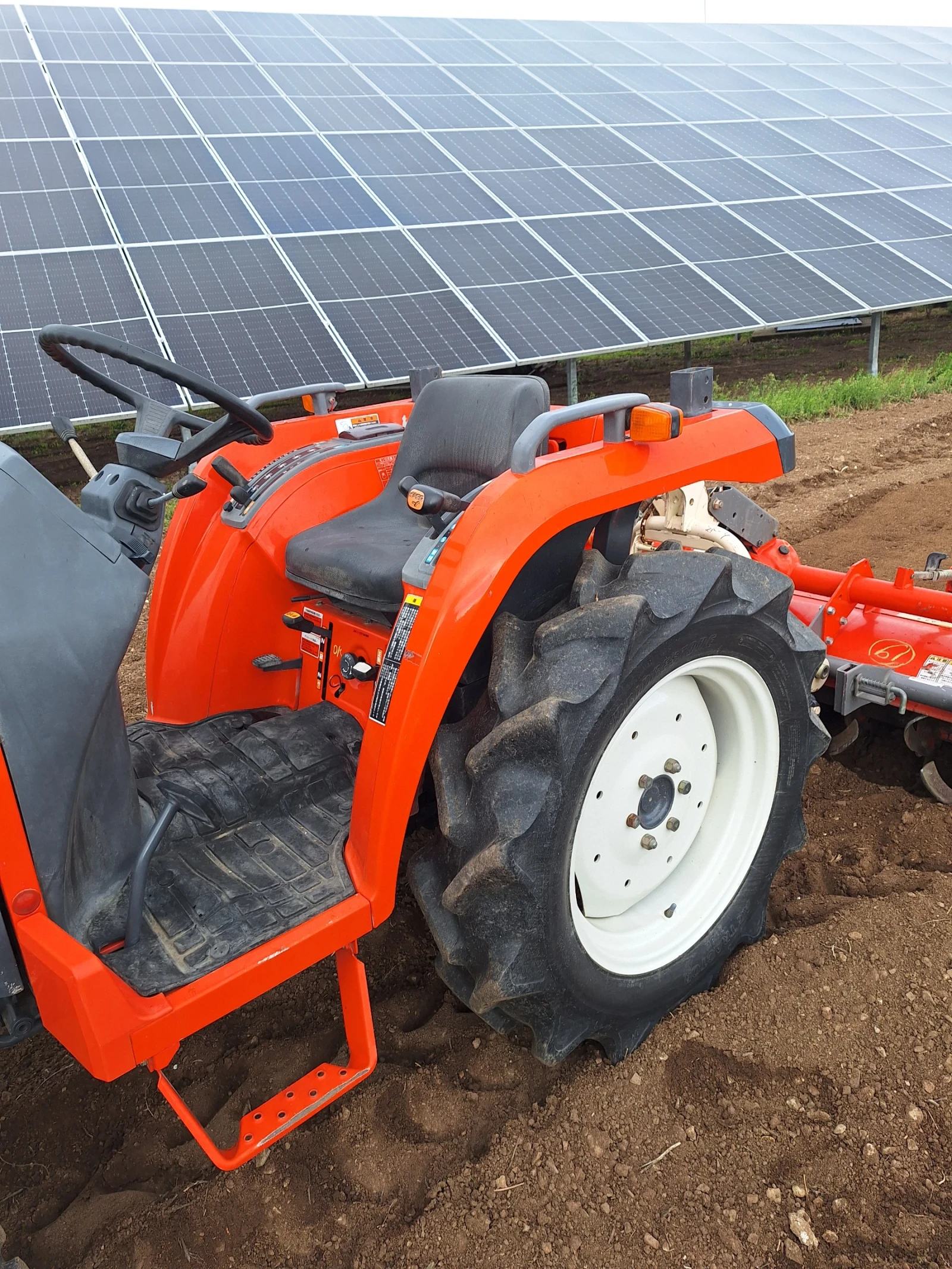 Трактор Kubota, снимка 3 - Селскостопанска техника - 56534005