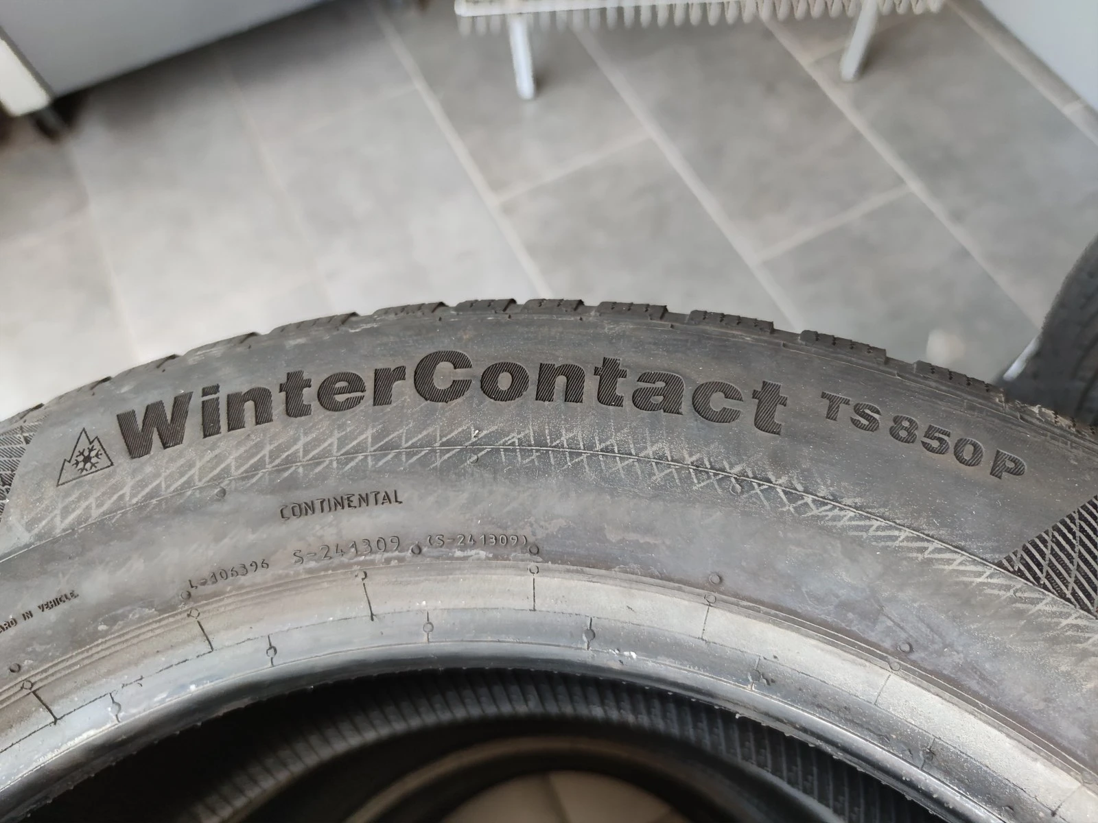Гуми Зимни 225/60R18, снимка 5 - Гуми и джанти - 56664373