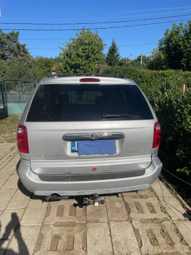  Chrysler Town and Co...