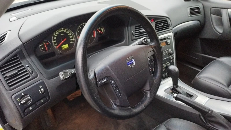 Volvo V70 2.4i , снимка 14 - Автомобили и джипове - 44634065