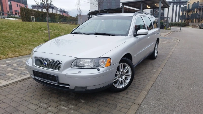 Volvo V70 2.4i , снимка 1 - Автомобили и джипове - 44634065