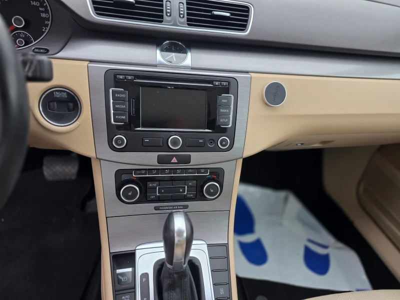 VW Passat 1, 4 TFS Метан, снимка 13 - Автомобили и джипове - 52054833