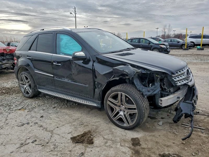 Mercedes-Benz ML 550 4MATIC* AMG Pack* HARMAN/KARDON* ПОДГРЕВ, снимка 4 - Автомобили и джипове - 53278122