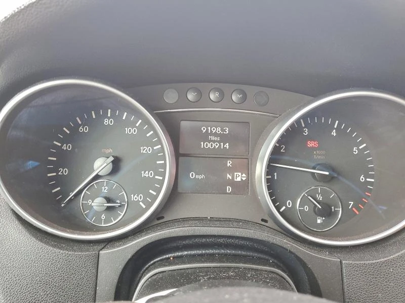 Mercedes-Benz ML 550 4MATIC* AMG Pack* HARMAN/KARDON* ПОДГРЕВ, снимка 9 - Автомобили и джипове - 53278122