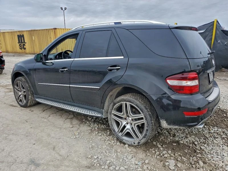 Mercedes-Benz ML 550 4MATIC* AMG Pack* HARMAN/KARDON* ПОДГРЕВ, снимка 2 - Автомобили и джипове - 53278122