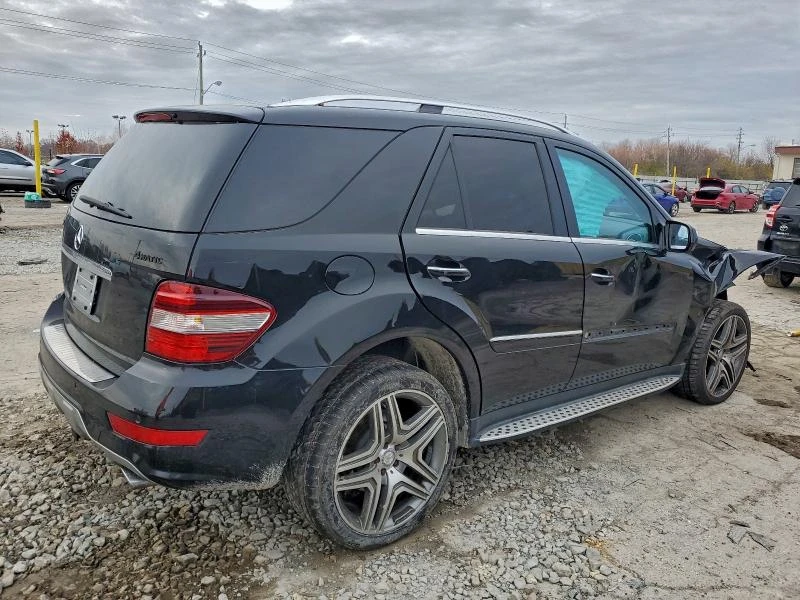 Mercedes-Benz ML 550 4MATIC* AMG Pack* HARMAN/KARDON* ПОДГРЕВ, снимка 3 - Автомобили и джипове - 53278122