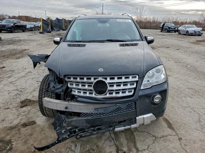 Mercedes-Benz ML 550 4MATIC* AMG Pack* HARMAN/KARDON* ПОДГРЕВ, снимка 5 - Автомобили и джипове - 53278122