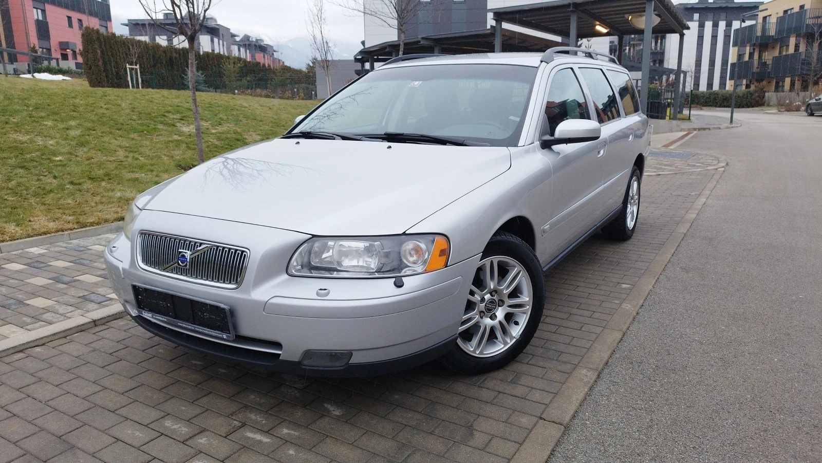 Volvo V70 2.4i  - [1] 