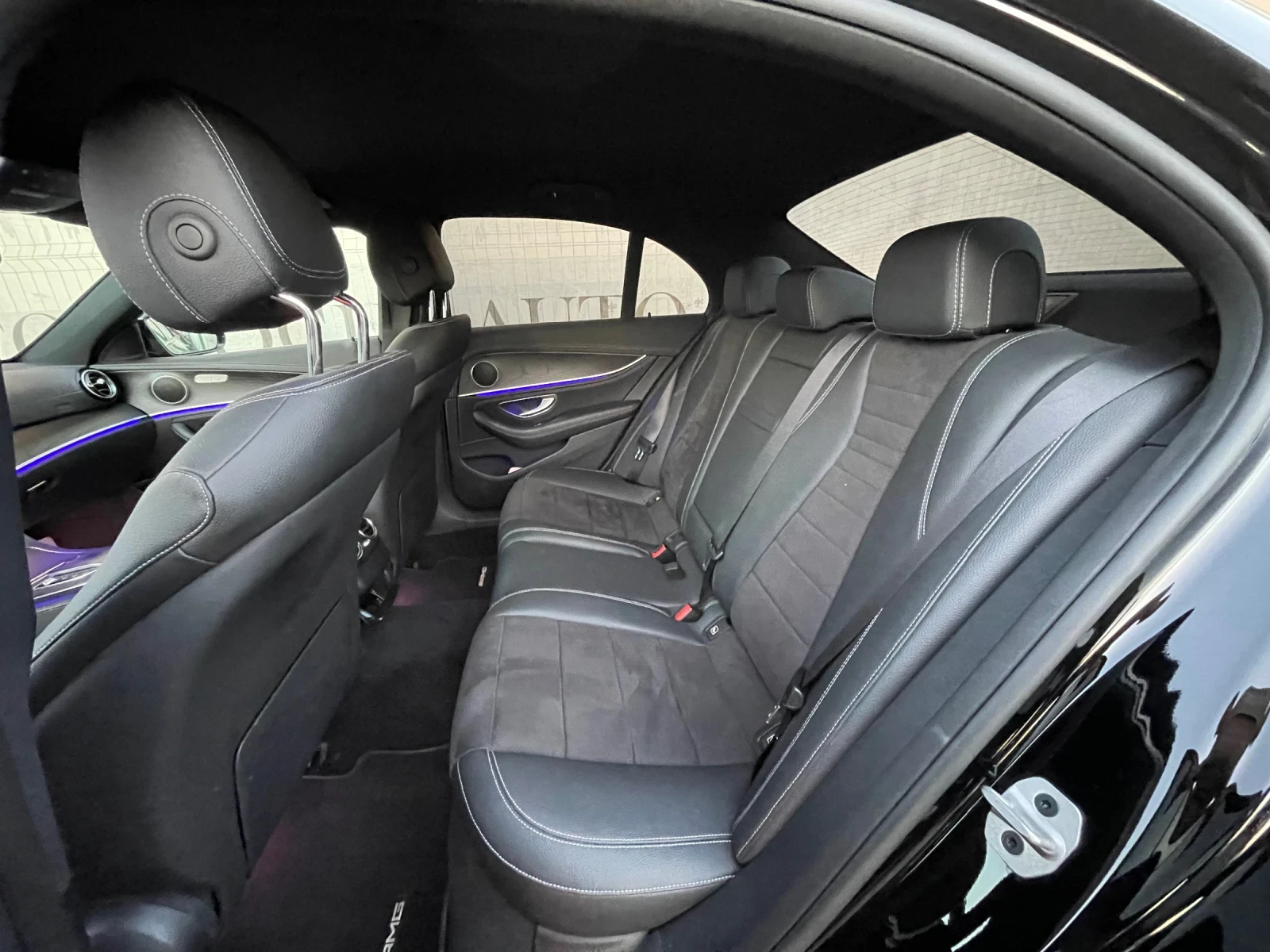 Mercedes-Benz E 220 4Matic* AMG* NIGHT* BLIND* ГАРАНЦИЯ*  | Mobile.bg — изображение 14