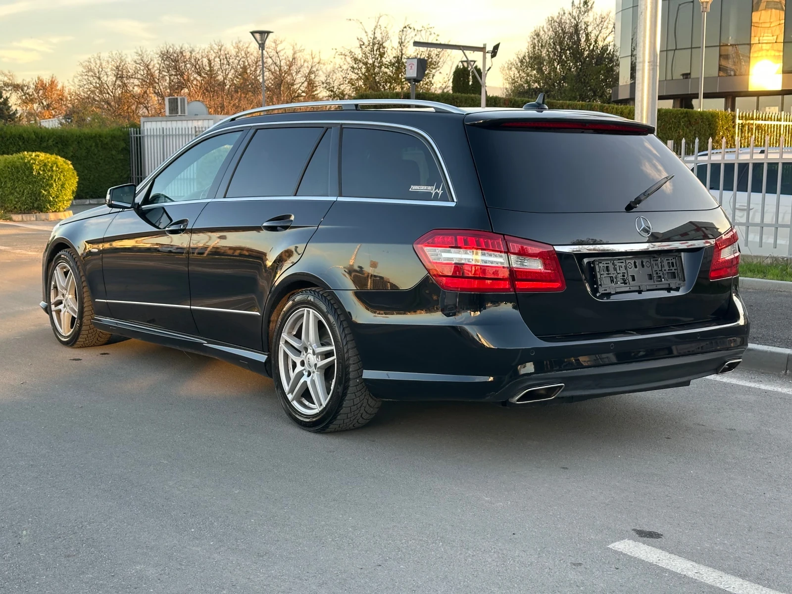 Mercedes-Benz E 350 CDI Full AMG* Distronic+ * LaneAssist* Panorama | Mobile.bg   4