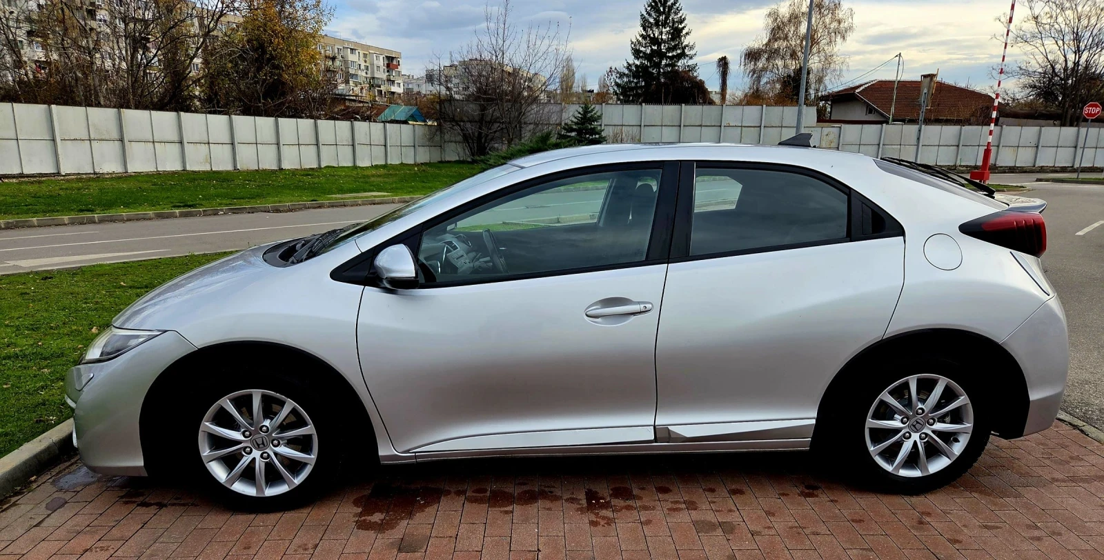 Honda Civic 1, 6 i-dtec , faselift  - изображение 4