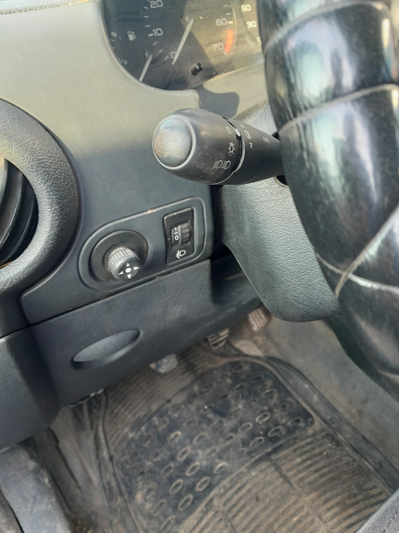 Citroen Berlingo 1.4 БЕНЗИН - ГАЗ, снимка 7 - Автомобили и джипове - 53890708