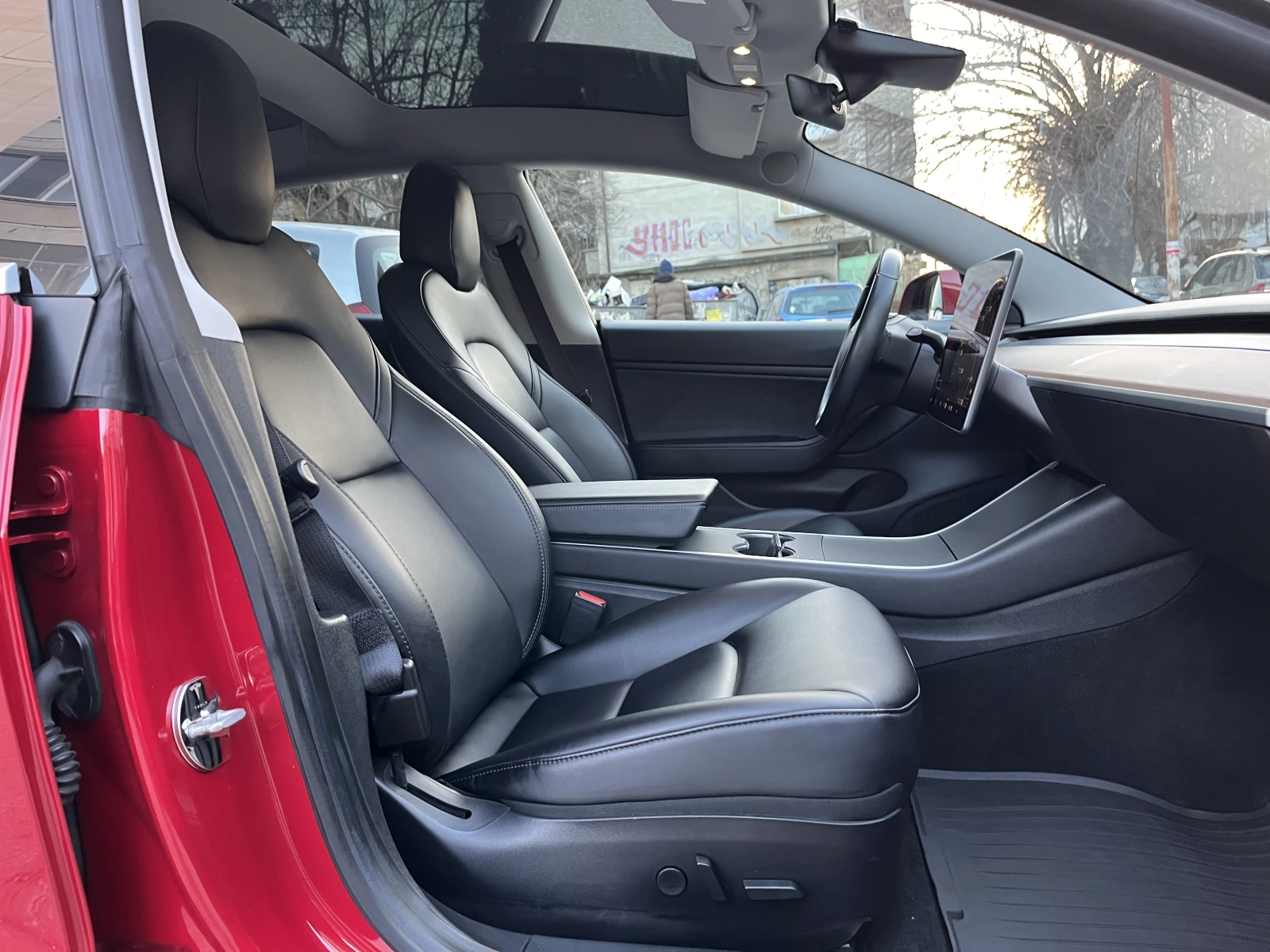 Tesla Model 3 ШВЕЙЦАРИЯ!!! PERFORMANCE!!! LONG RANGE!!!, снимка 13 - Автомобили и джипове - 54031177