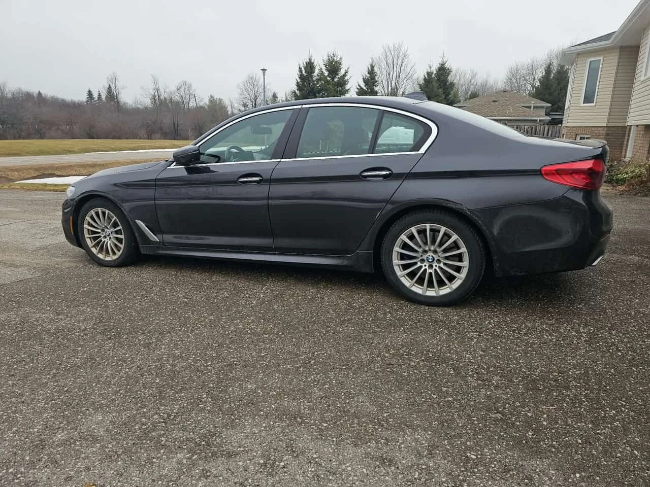 BMW 540 * xDrive * CARFAX *  Дистроник * Harman Kardon * , снимка 2 - Автомобили и джипове - 54047732