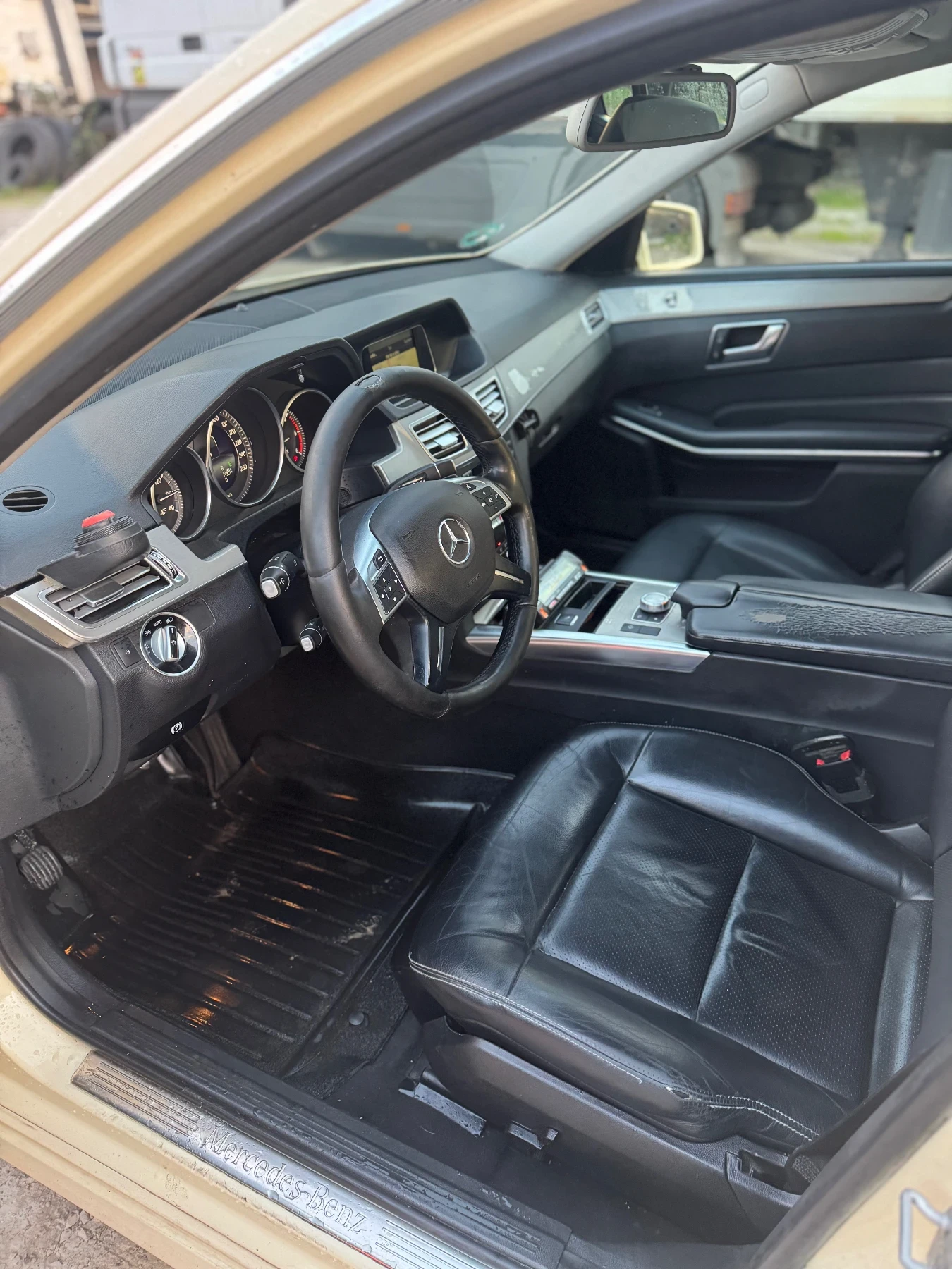 Mercedes-Benz E 200  7G -Tronic, снимка 13 - Автомобили и джипове - 54168592