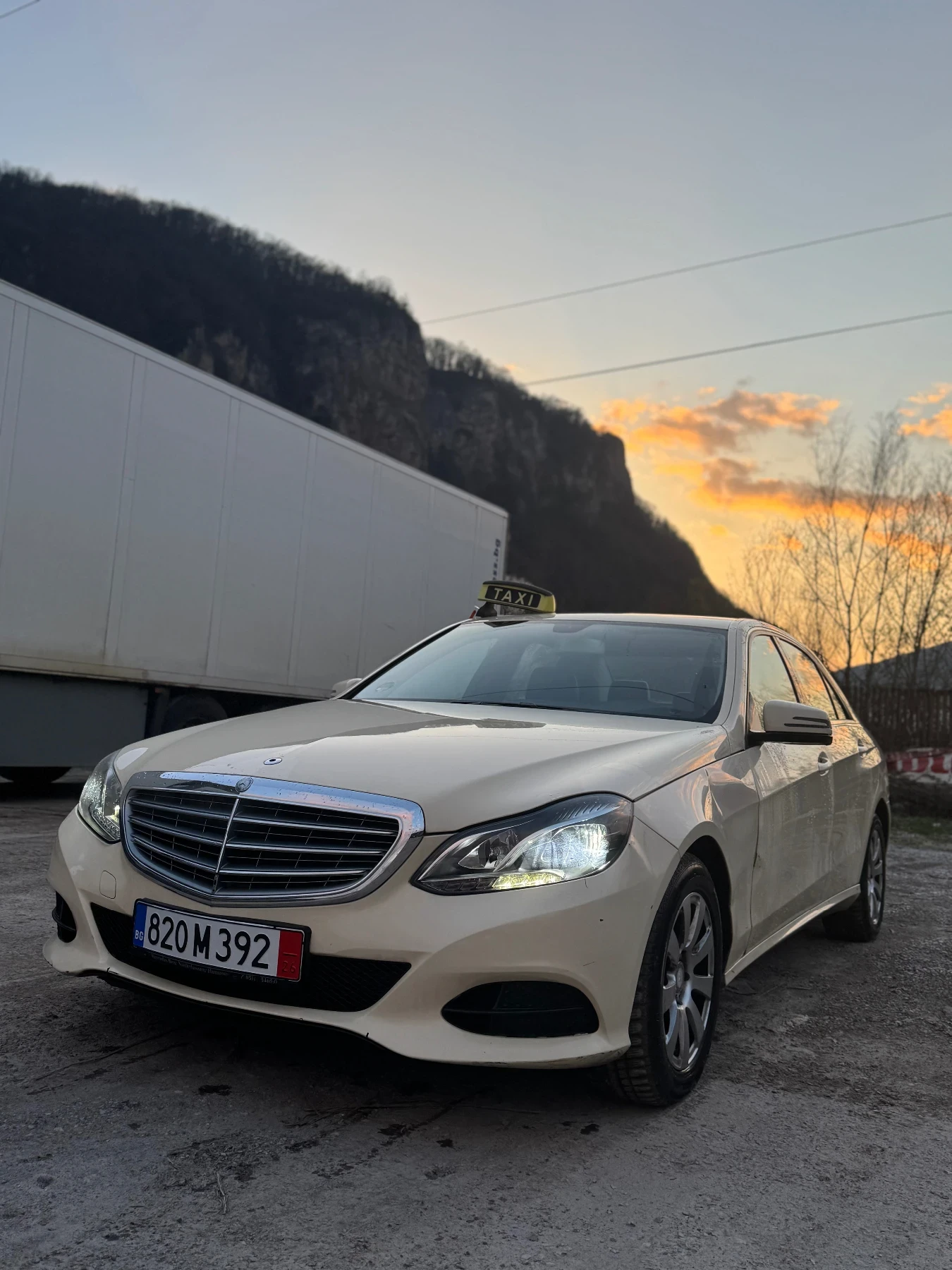 Mercedes-Benz E 200  7G -Tronic, снимка 3 - Автомобили и джипове - 54168592