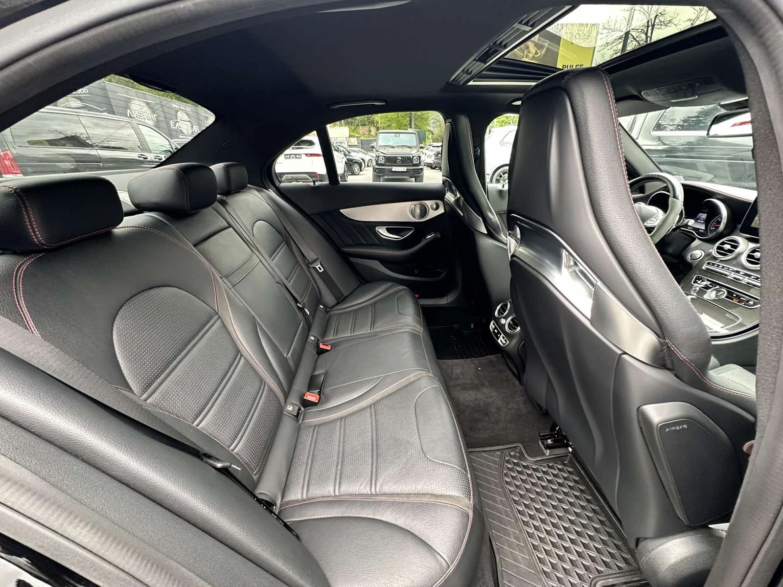 Mercedes-Benz C 450 AMG Burmester/NAVI/CAMERA/CARBON, снимка 15 - Автомобили и джипове - 54499929