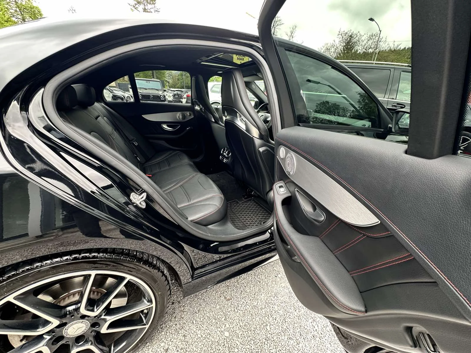 Mercedes-Benz C 450 AMG Burmester/NAVI/CAMERA/CARBON, снимка 13 - Автомобили и джипове - 54499929