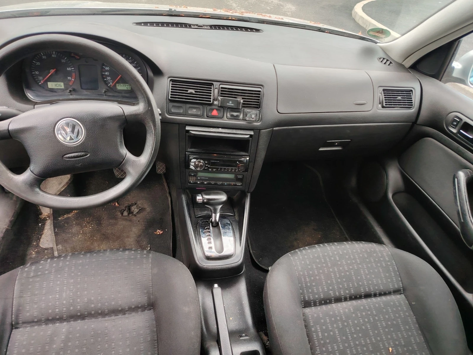 VW Golf 1.6, снимка 6 - Автомобили и джипове - 54640917