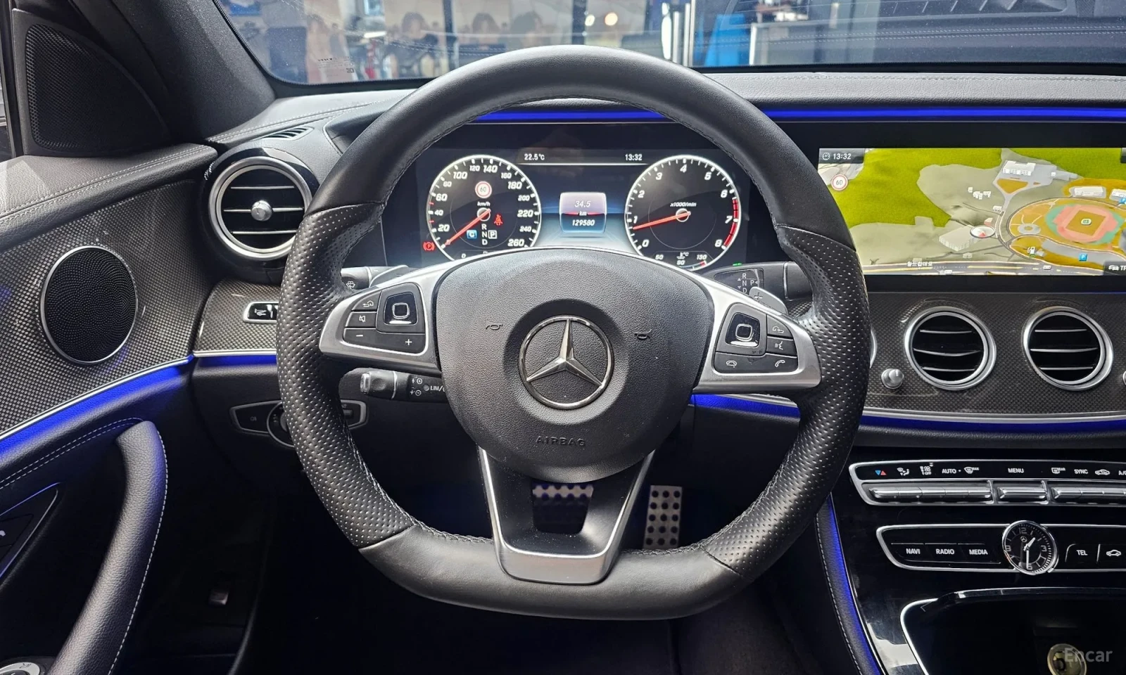 Mercedes-Benz E 300 4MATIC* AMG LINE* TOP CENA* TEXNOTEST, снимка 13 - Автомобили и джипове - 55257851